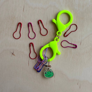 Comma Craft Co - Stitch Marker Claw Clip Holder Keychain